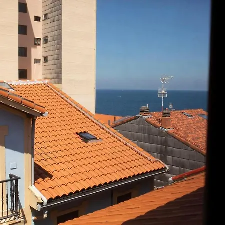 Apartment Nice Views To The Port, The Sea And The Mountain